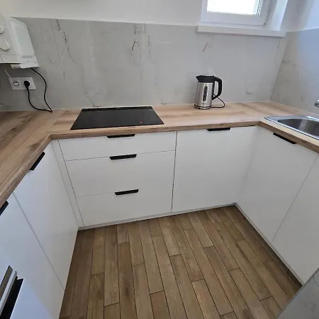 Apartment Center - 550m Train Station - Fast Wifi - Desk