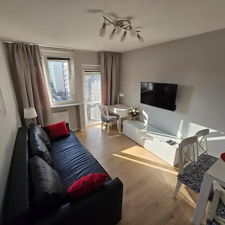 Apartment Center - 550m Train Station - Fast Wifi - Desk