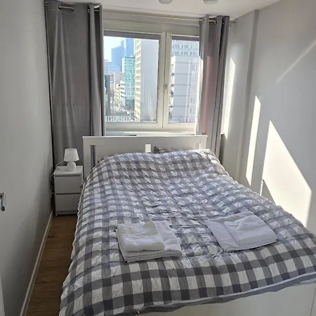 Center - 550m Train Station - Fast Wifi - Desk * Varşova